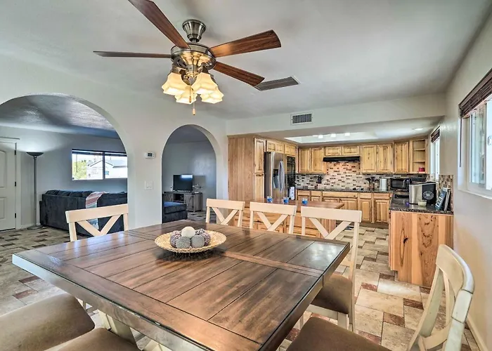 Holiday home 5 Mi To Marina: Havasu W/ Pool! *