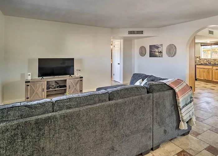 Holiday home 5 Mi To Marina: Havasu W/ Pool! *