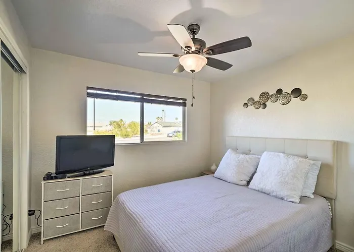 Holiday home 5 Mi To Marina: Havasu W/ Pool!