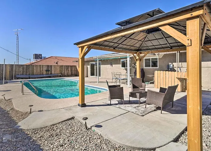 Holiday home 5 Mi To Marina: Havasu W/ Pool! Lake Havasu City