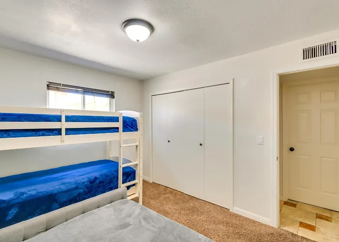 Holiday home 5 Mi To Marina: Havasu W/ Pool! *